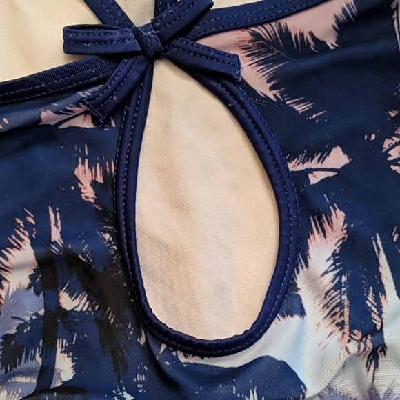 Swimsuit - Picture 5 of 7